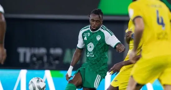 الأهلي يستعيد انتصاراته في الدوري السعودي بثلاثية ضد الحزم..