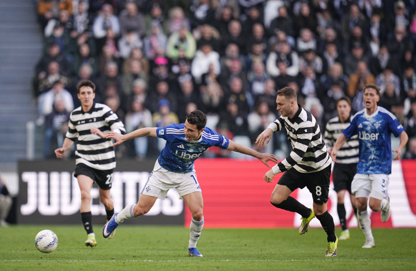 يوفنتوس يواصل السقوط ويخسر أمام كومو في الدوري الإيطالي