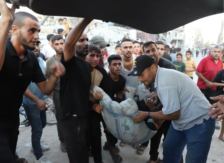 استشهاد حامل وجنينها متأثرين بإصابتها وسط قصف مدفعي في القطاع