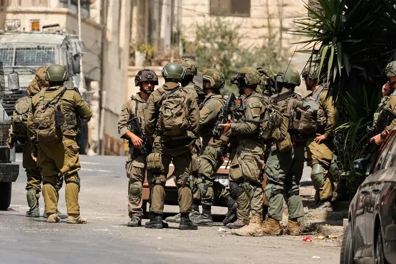 الاحتلال يشن حملة مداهمات واعتقالات في الضفة