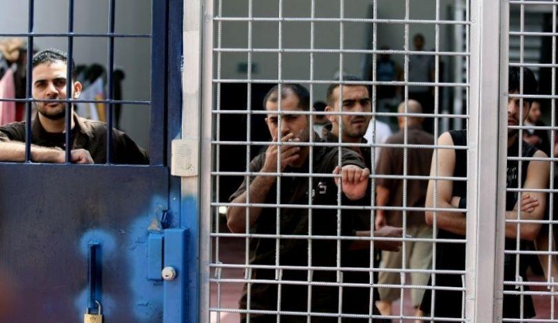 بالأسماء: الاحتلال يُصدر ويجدد أوامر الاعتقال الإداري بحق 23 معتقلًا