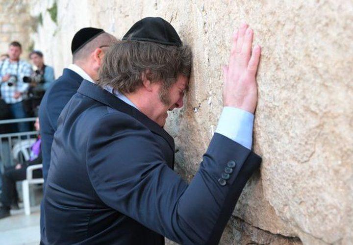 الرئيس الأرجنتيني في حائط البراق بحماية شرطة الاحتلال
