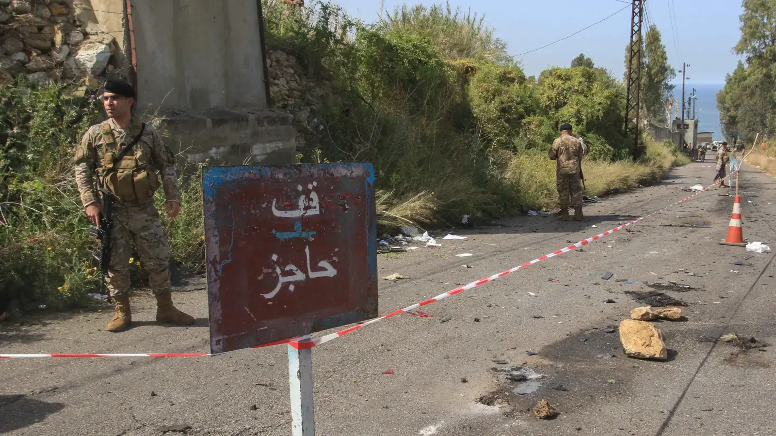 الأمن اللبناني يعتقل شخصين أحدهما ابن مسؤول بحزب الله وبحوزتهما مواد متفجرة