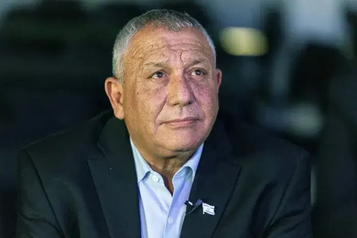 الشاباك يقرر توفير الحراسة لإيزنكوت بعد تحذيرات من استهدافه سياسياً