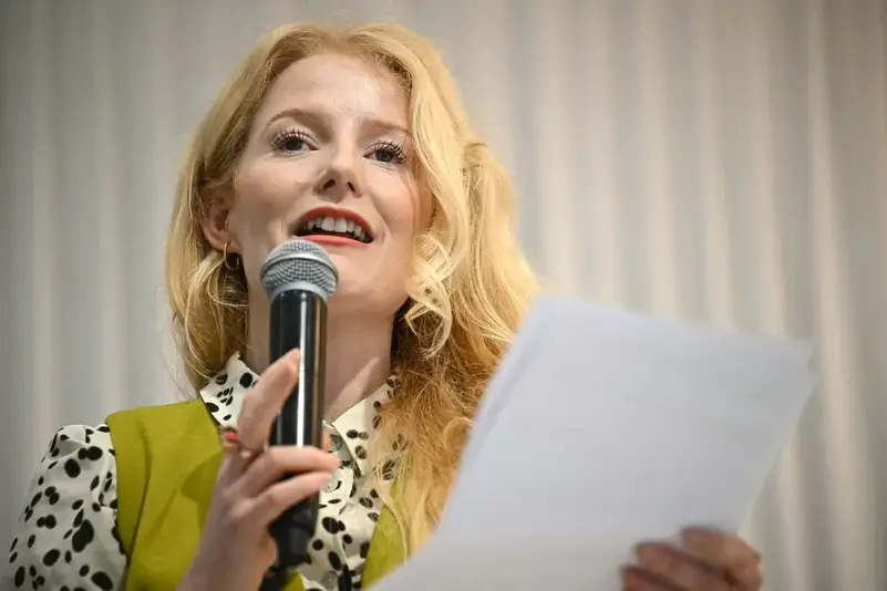 سباكة تفوز بمقعد في البرلمان البريطاني