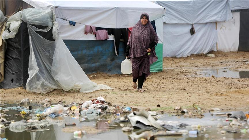الأشغال العامة بغزة تحذر من تفاقم معاناة النازحين مع دخول فصل الصيف