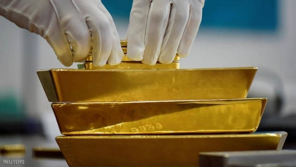 الذهب يتراجع مع استمرار استقرار الدولار