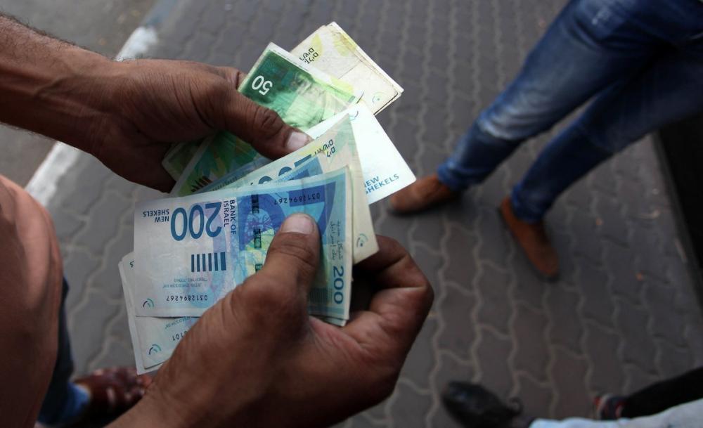 المالية تُعلن صرف دفعة 2000 شيكل من رواتب الموظفين عن شهر كانون الثاني يناير 2026