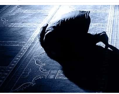 حكم صلاة الفجر لمن يسافر قبلها؟