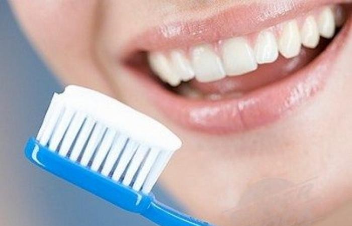 ماذا يحدث عند استخدام فرشاة الأسنان لفترة طويلة؟