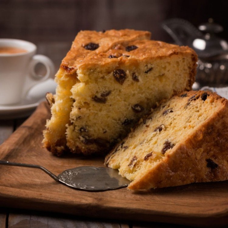 كيكة القرفة بالزبيب