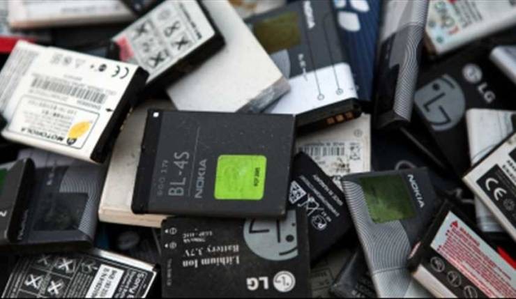 بالفيديو : بطارية الهاتف خطر يهددكم .. احذروها