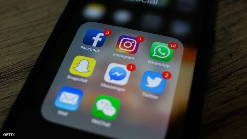 إنستغرام يختبر "خاصية مريبة" مع فيسبوك