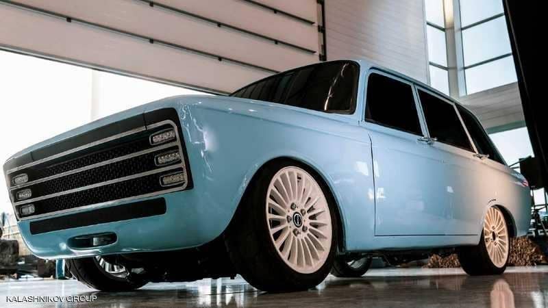 روسيا تقبل تحدي السيارات الكهربائية.. وتنافس بـ"كلاشنيكوف"