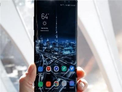 بالصور:  شركة "سامسونغ" تطور هاتفا بكاميرات "خفية"