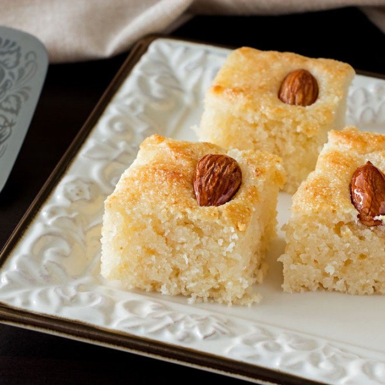 طريقة عمل "ميني بسبوسة" بالفستق