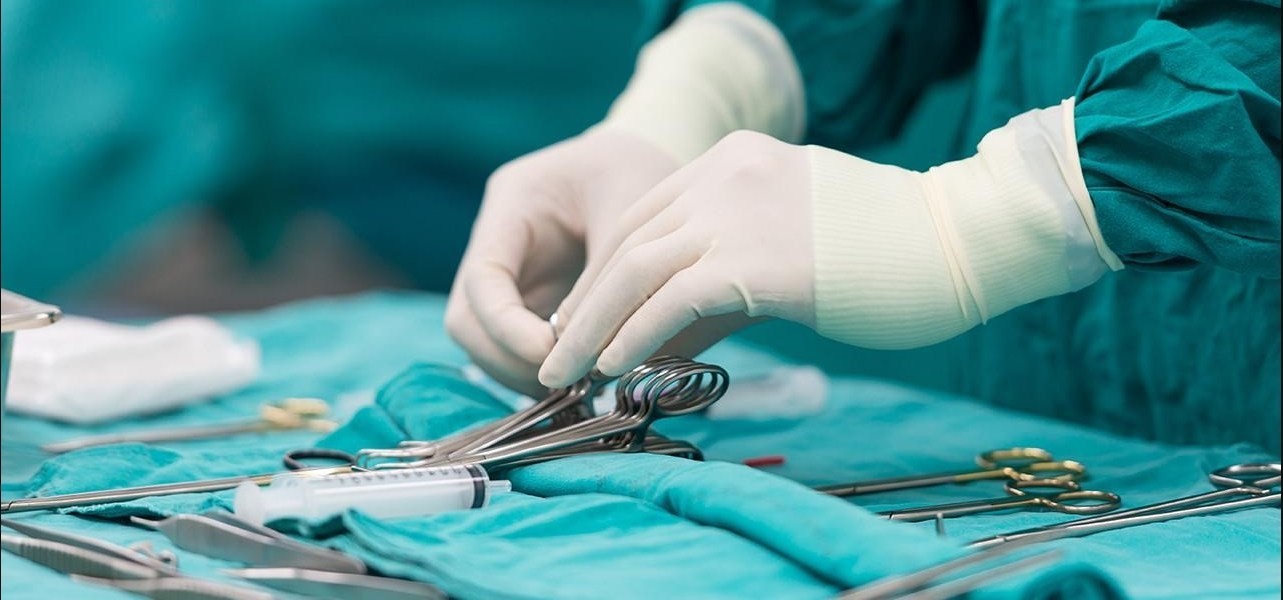 تقنية "طبية" تبشر بنهاية "الغرز" في العمليات الجراحية