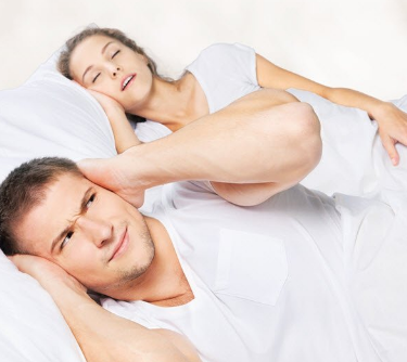 دراسة تكشف ما تفعله "النساء الشخير" ليس رجاليا