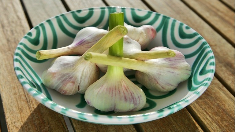 ماذا يحدث للكبد عند تناول الثوم يومياً؟