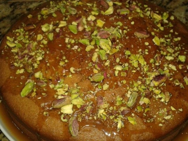 كيك حلاوة الطحينية بصوص التوفي المبتكرة