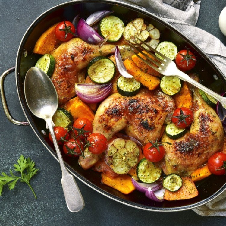 طريقة عمل " دجاج محمر" مع الخضار والثوم