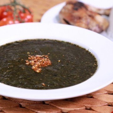 بالفيديو: طريقة عمل "ملوخية" بالدجاج