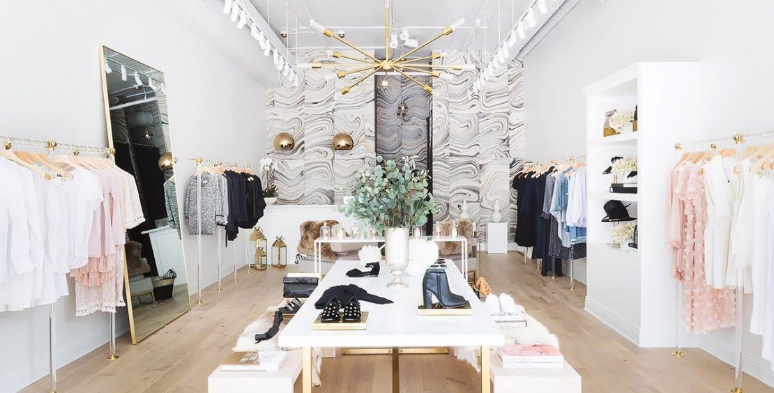 افتتاح أول متجرٍ "للأزياء" في العالم يعمل بالذكاء الاصطناعي!