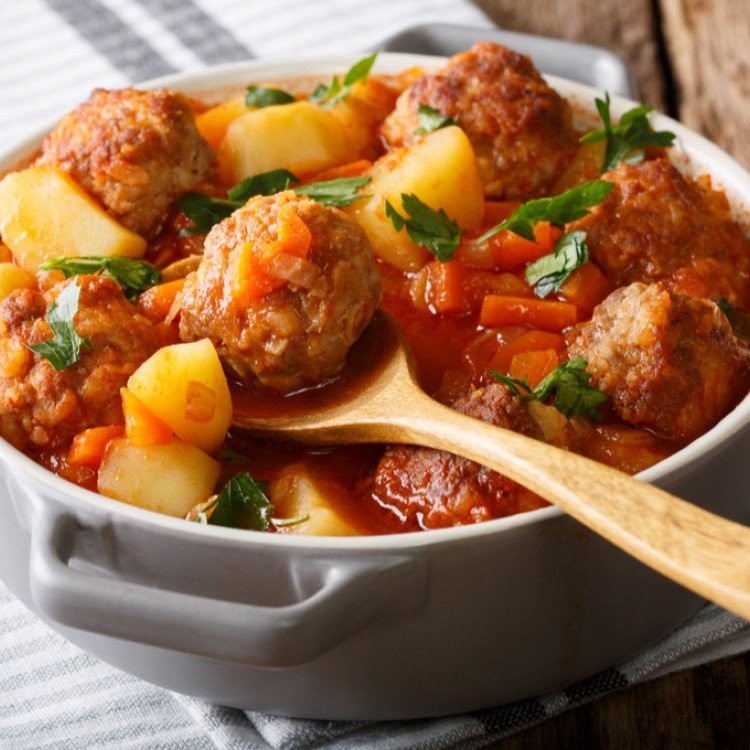 طريقة عمل "إيدام البطاطس" مع كرات اللحم