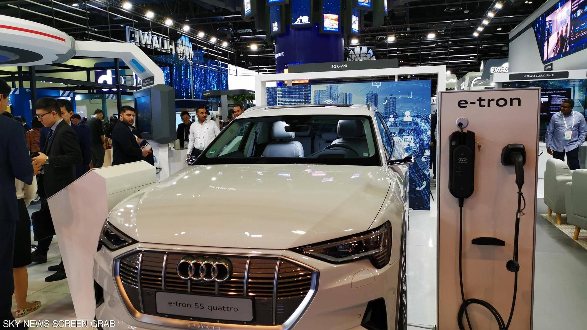 شاهدوا: تقنيات هواوي الجديدة "سيارة" بدون مرآة وحماية "للقرود"