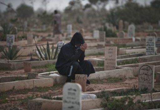 هل تعلم ماذا يحدث "لوالديك" عند زيارة قبرهما ؟