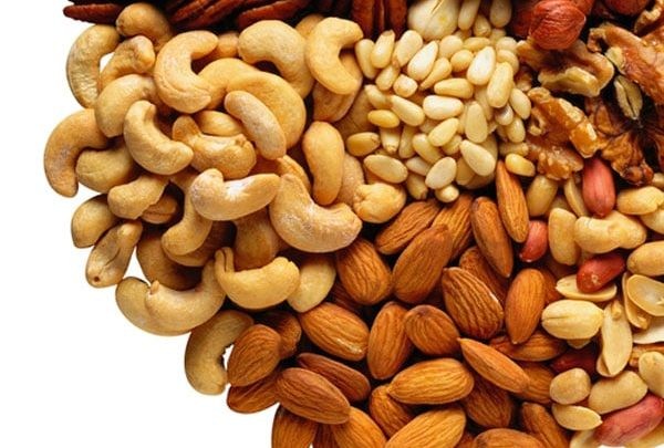 دراسة تربط المكسرات بزيادة الوزن