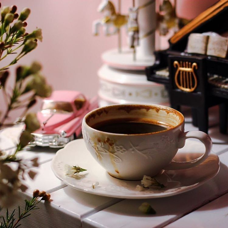 علماء يطمئنون محبي "القهوة" ويكشفون "مكمن الضرر"