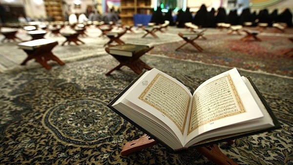 شاهدوا: ما حكم وضع "الأذان أو القرآن" نغمة للهاتف؟