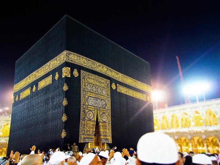 بالفيديو: لماذا نطوف في "الكعبة" عكس عقارب الساعة؟