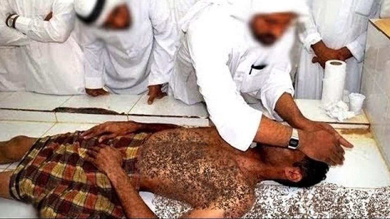 شاهدوا بالفيديو : مغسل "موتى" يكشف أكبر مشهد مرعب لـ"رجل" أكل النمل جسده أثناء تغسيله!
