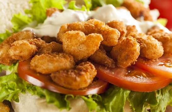 بالفيديو: طريقة عمل "ساندوتش الجمبري" المقلي