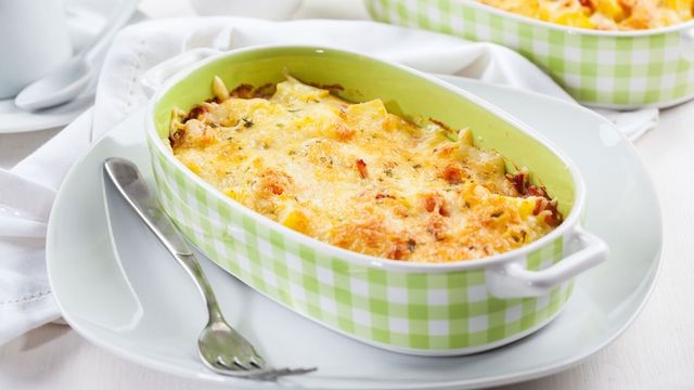 بالفيديو: طريقة تحضير "معكرونة" بالبشاميل والجبنة