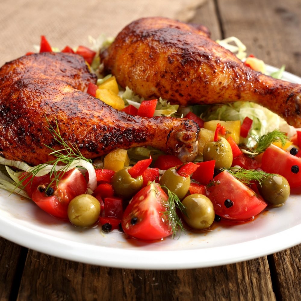 بالفيديو: طريقة عمل "دجاج مشوي" بكيس الحراري في "الفرن" مع الخضار