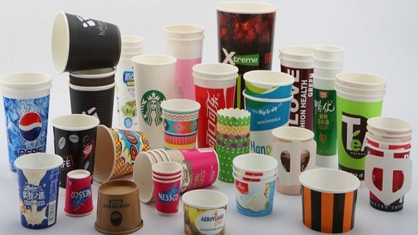 تحذيرات من الشُرب في أكواب ورقية