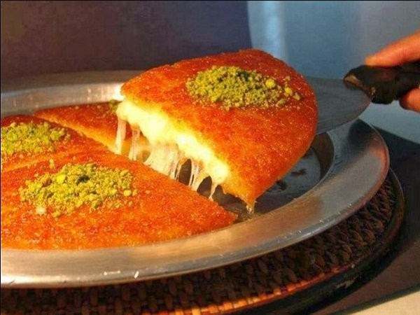 بالفيديو | طريقة تحضير "الكنافة النابلسية"