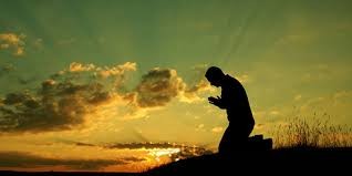 ما حكم من تاب من ذنب وأقسم ألا يعود إليه ثم عاد؟