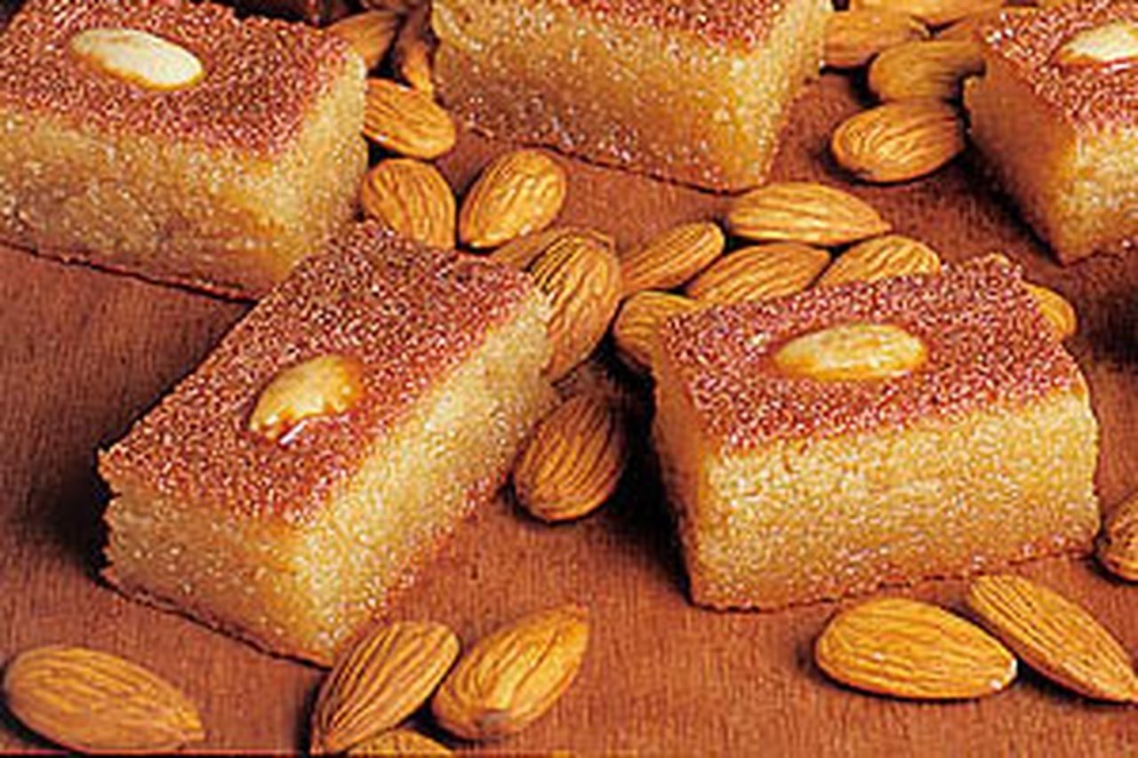 طريقة عمل البسبوسة بالمكسرات