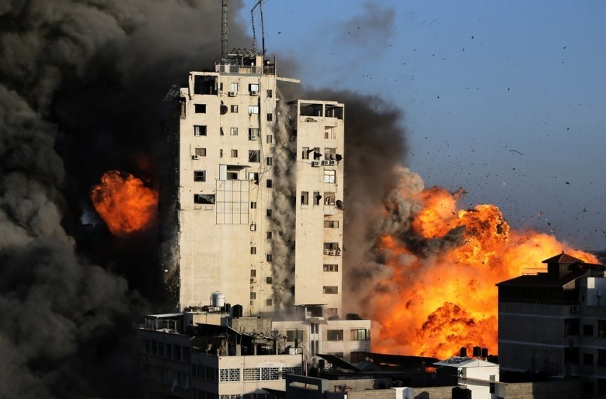 بعد منع عمال غزّة من دخول "إسرائيل".. مُراقب لـ"خبر":  الخطوة القادمة هي التهديد بالحرب