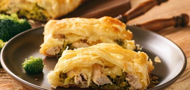 بالفيديو | طريقة عمل "باف باستري" بالدجاج والجبن