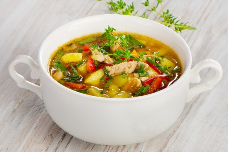 شوربة خضار بالدجاج والشوفان