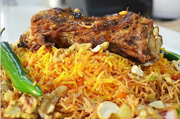 بالفيديو: طريقة عمل "مندي اللحم" من منال العالمِ 