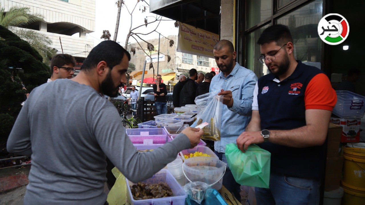 شاهد: عدسة وكالة "خبر" ترصد أجواء رمضان من أسواق رام الله
