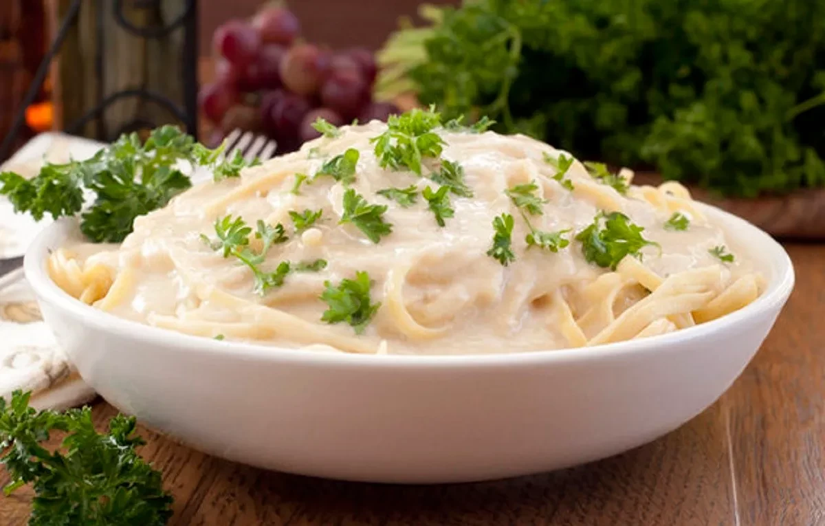 مكرونة باللبن والطحينة