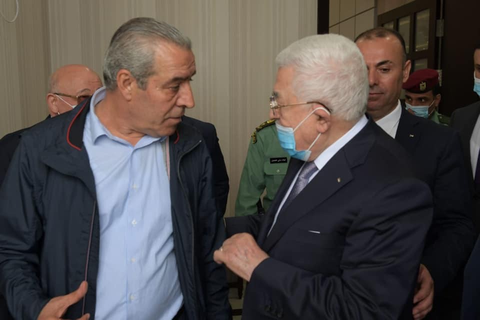 تحليل: مراكز قوى داخل "فتح" وخارجها تقود معركة خلافة الرئيس عباس وتُغذي شائعات وفاته