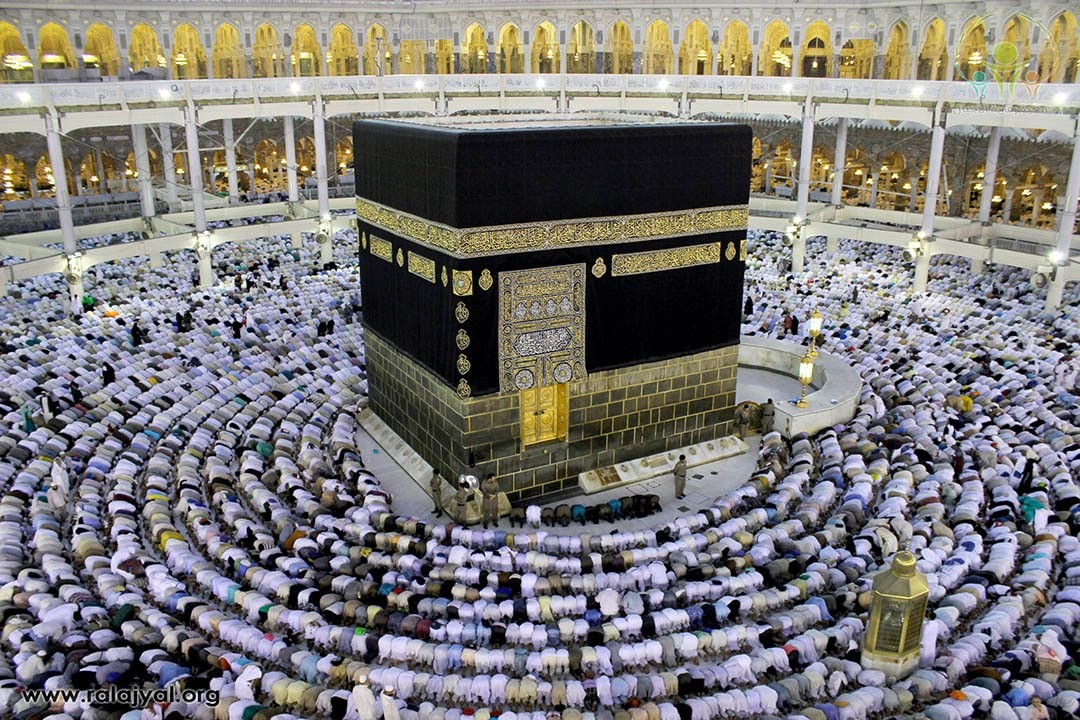 بالفيديو: لماذا نطوف في "الكعبة" عكس عقارب الساعة؟